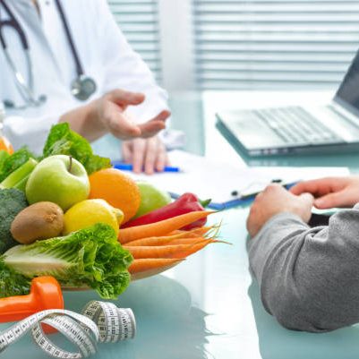 Nutritionist is consulting the patient about healthy diet with vegetables and fruits. Nutrition und dieting concept